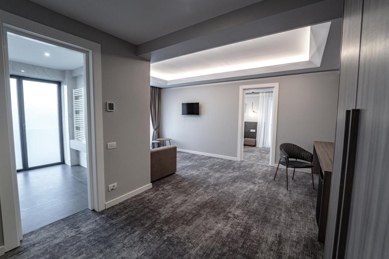 Hotel Caprice Complex Bacău Zewnętrze zdjęcie