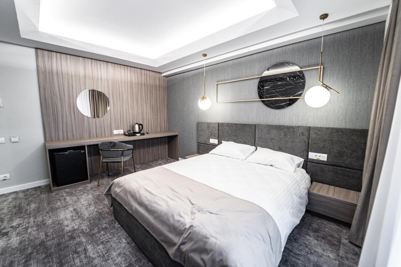 Hotel Caprice Complex Bacău Zewnętrze zdjęcie