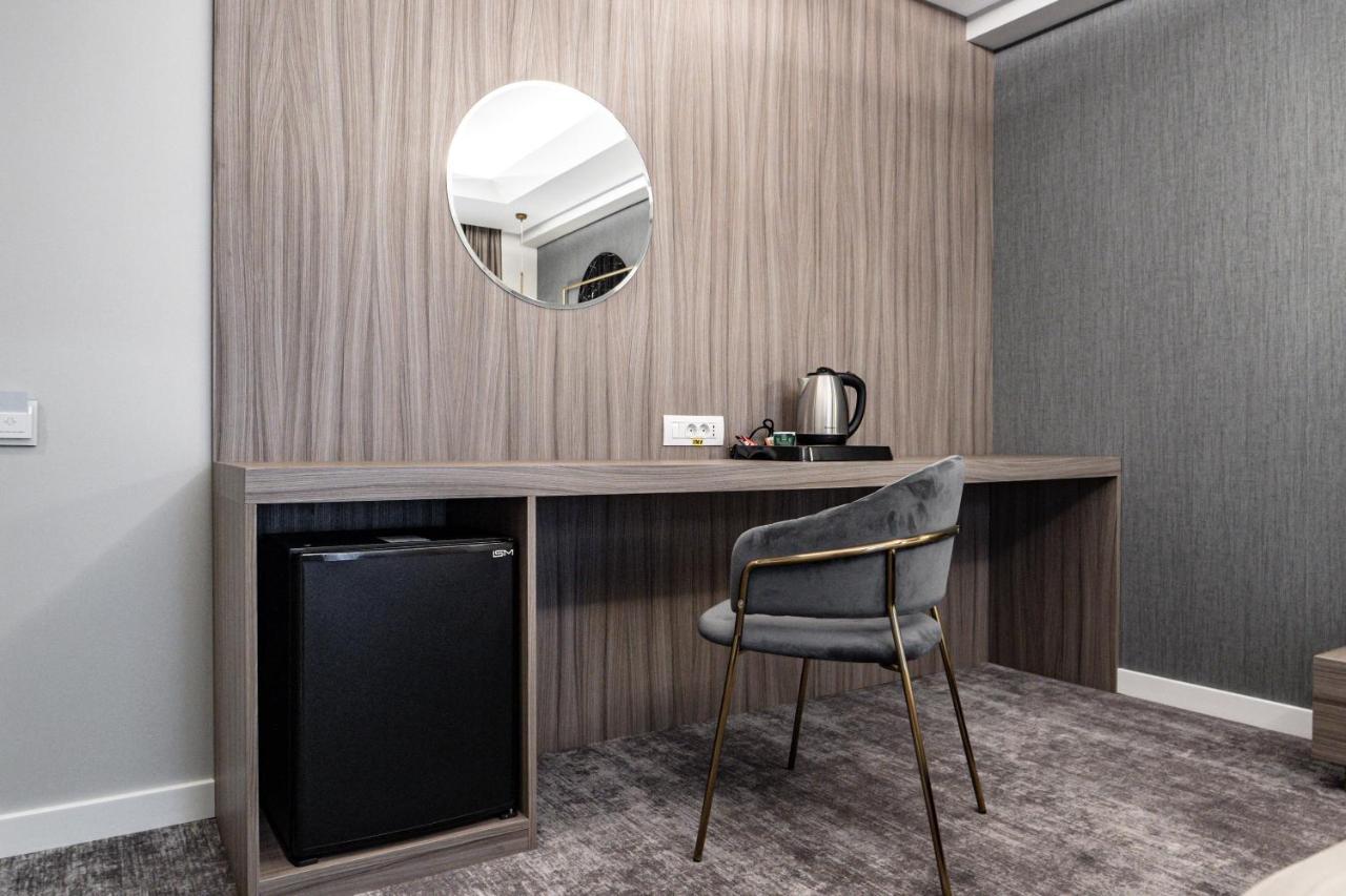 Hotel Caprice Complex Bacău Zewnętrze zdjęcie