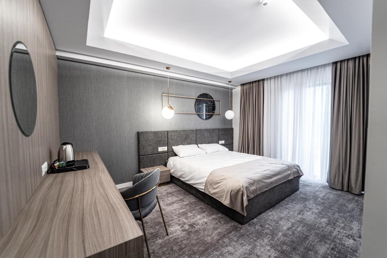 Hotel Caprice Complex Bacău Zewnętrze zdjęcie