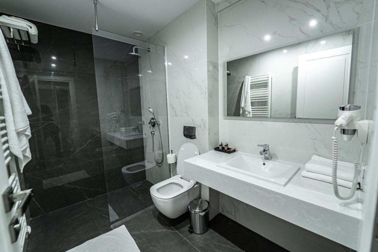 Hotel Caprice Complex Bacău Zewnętrze zdjęcie