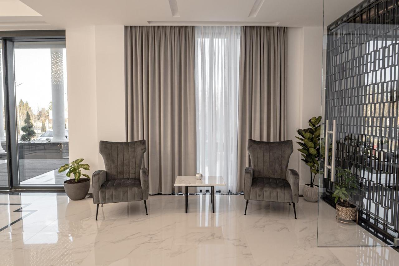 Hotel Caprice Complex Bacău Zewnętrze zdjęcie